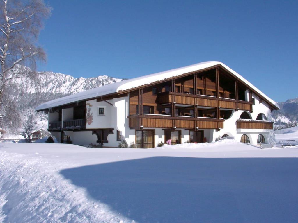 Landhaus Schnoeller Tannheim Bagian luar foto